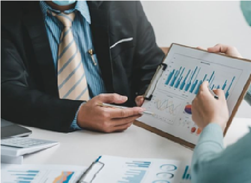 portrait-of-personal-trainer-at-the-gym